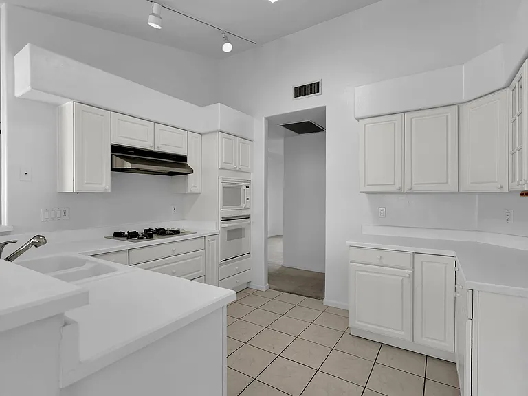 11079 N Mountain Breeze Dr — Photo 10