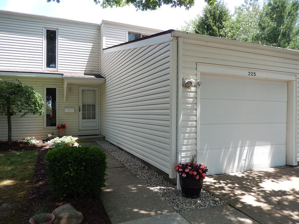 Welcome to 225 Deepwood Dr