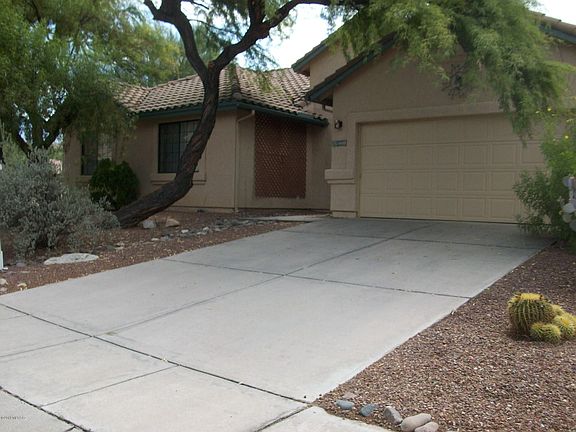 2nd image of 1440 E Sonoran Desert Dr