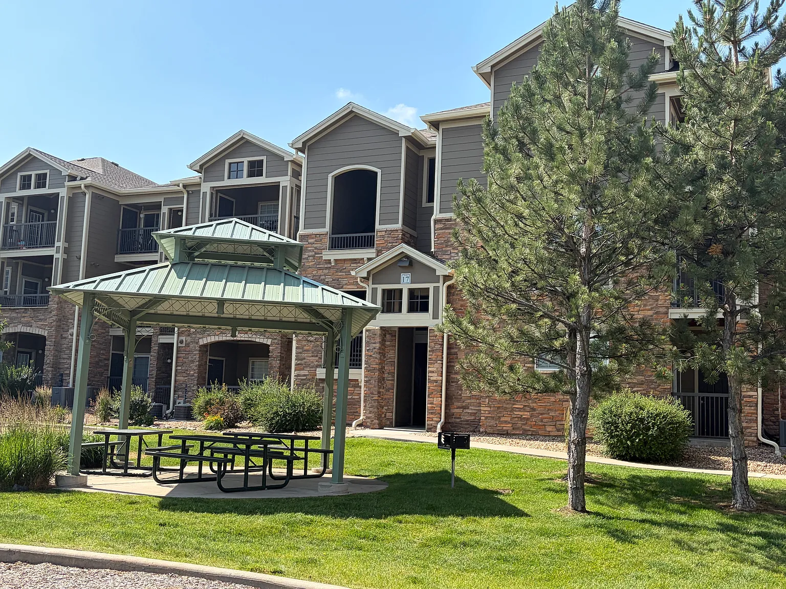2 bed, 1002 sqft, $1,950 — Photo 1