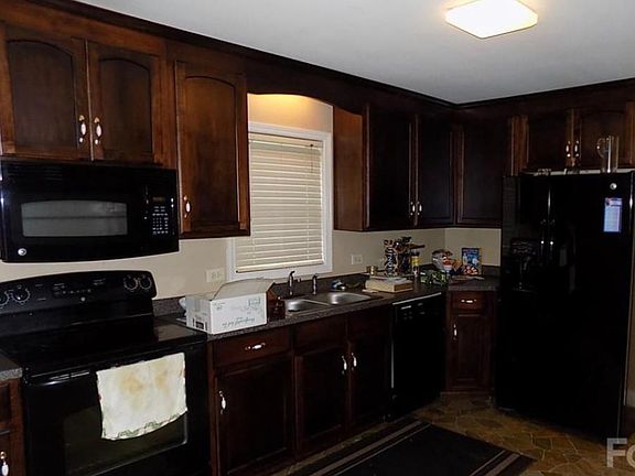 2nd image of 924 W Garrison Blvd