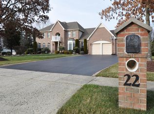 22 Molly Pitcher Dr, Manalapan, NJ 07726