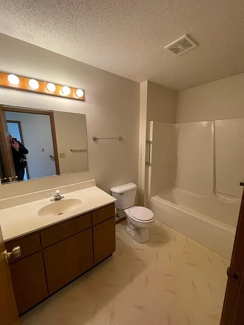 3 bed, 1890 sqft, $1,425 — Photo 3