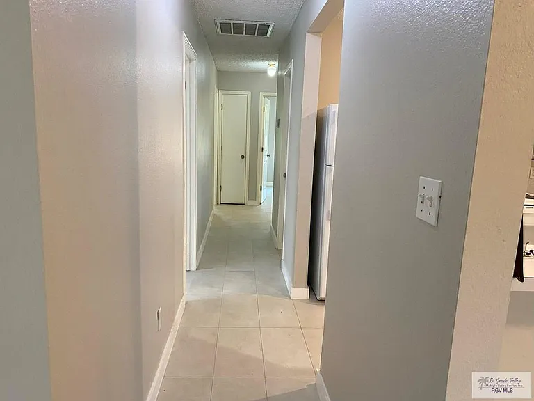 2098 El Paraiso — Photo 6