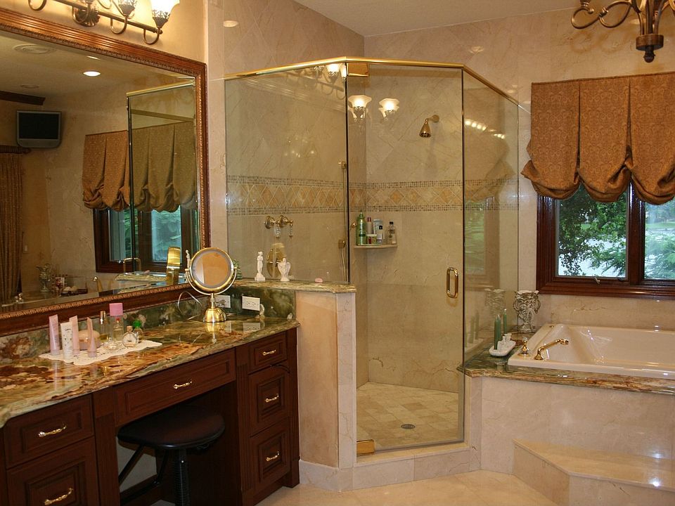 Her Master Shower/Vanity