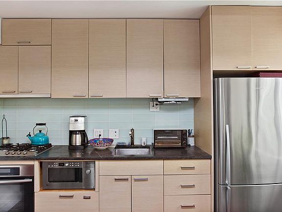 3rd image of 206 E 95th St APT 4A