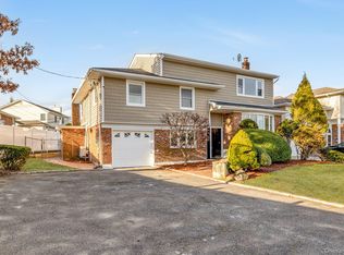 1554 Holiday Park Drive, Wantagh, NY 11793