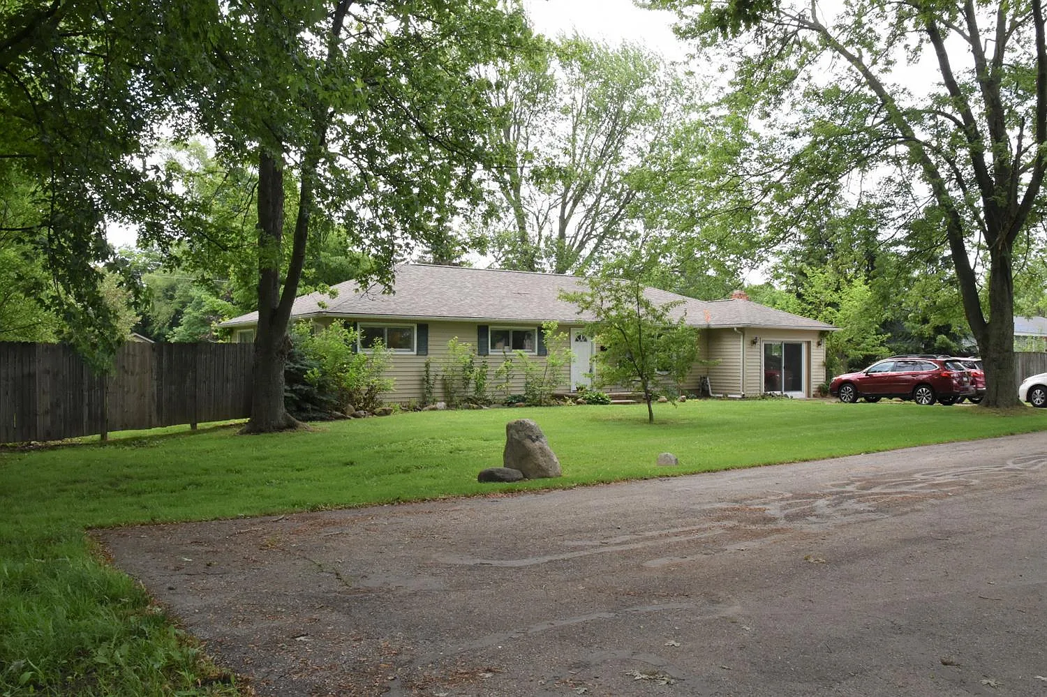 181 Elm St photo 1