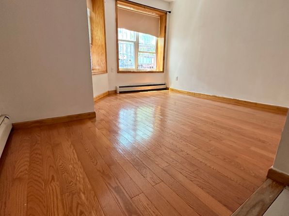 917 50th St FLOOR 2