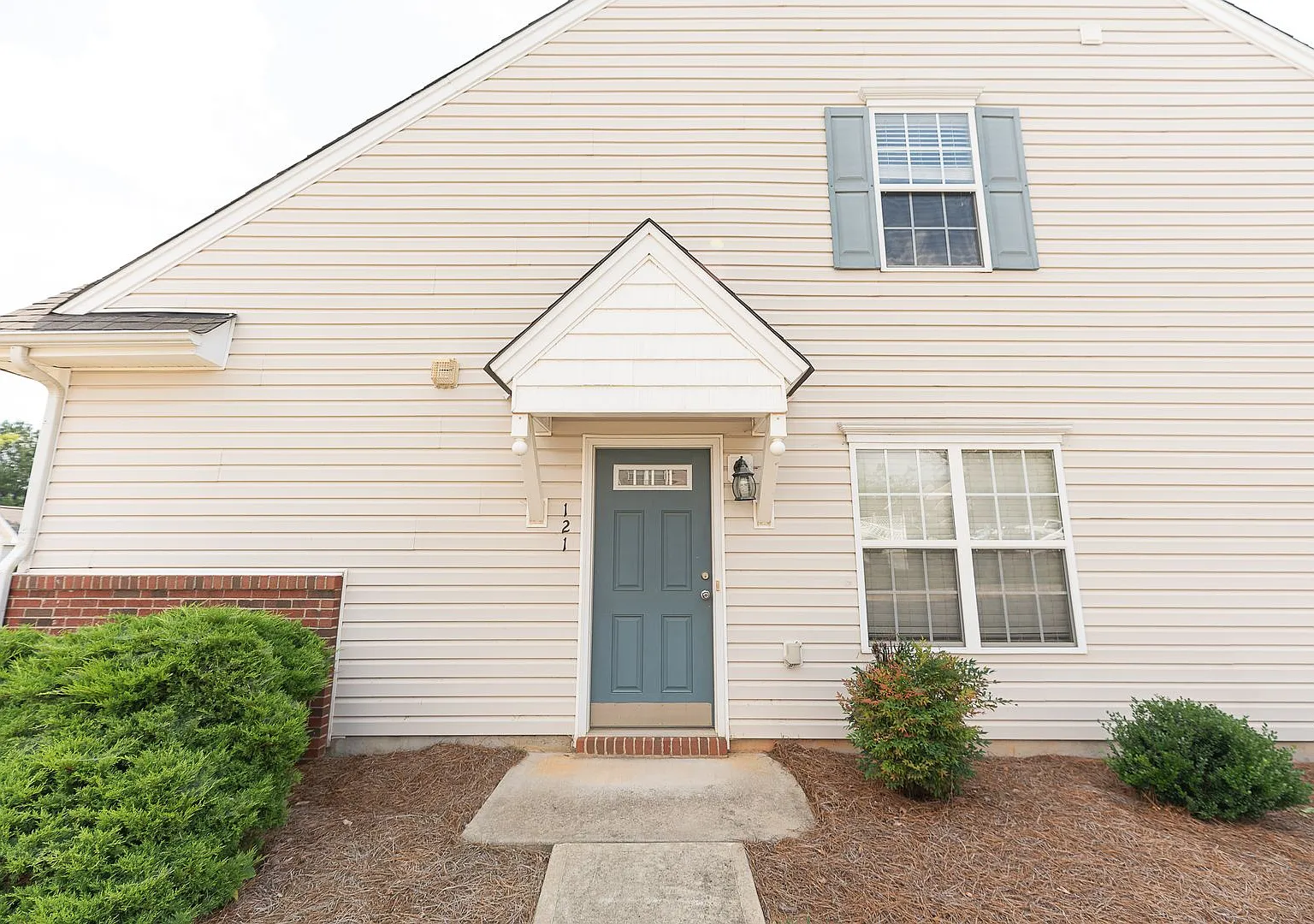 3/2 Corner Unit with Private Garage & Community Pool — Photo 2