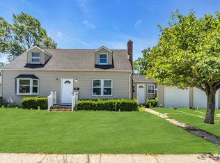 25 Pershing Pl, Keyport, NJ 07735