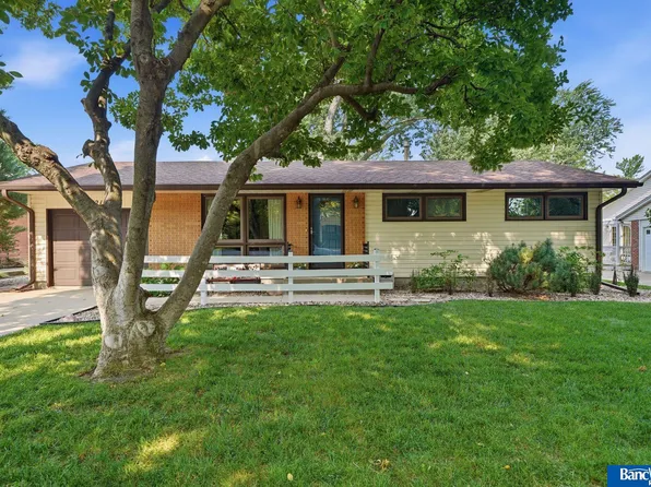 921 Sycamore Dr, Lincoln, NE 68510