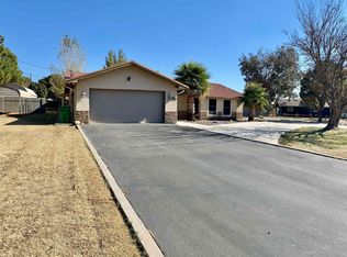 2004 Pepper Tree Ct, Carlsbad, NM 88220