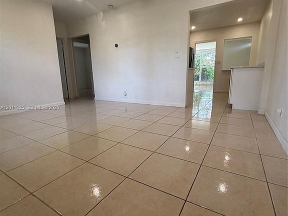 2nd image of 822 Avenida Hermosa