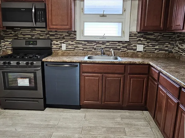 502 Avenue East image 8 of 28