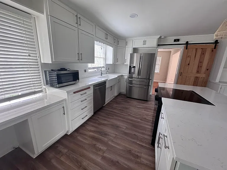 2303 Pinecliff Dr — Photo 3