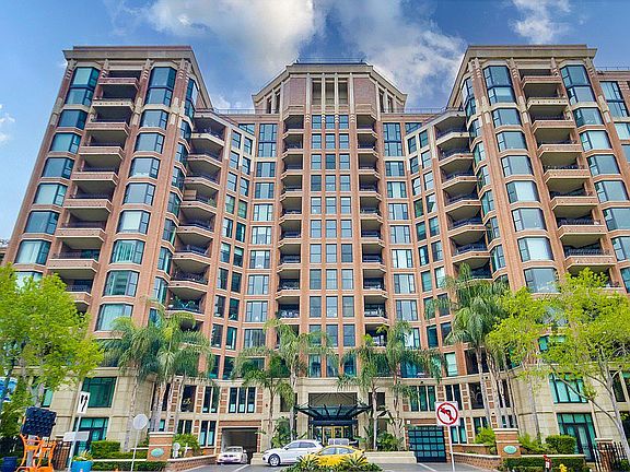 2nd image of 500 W Harbor Dr Unit 516