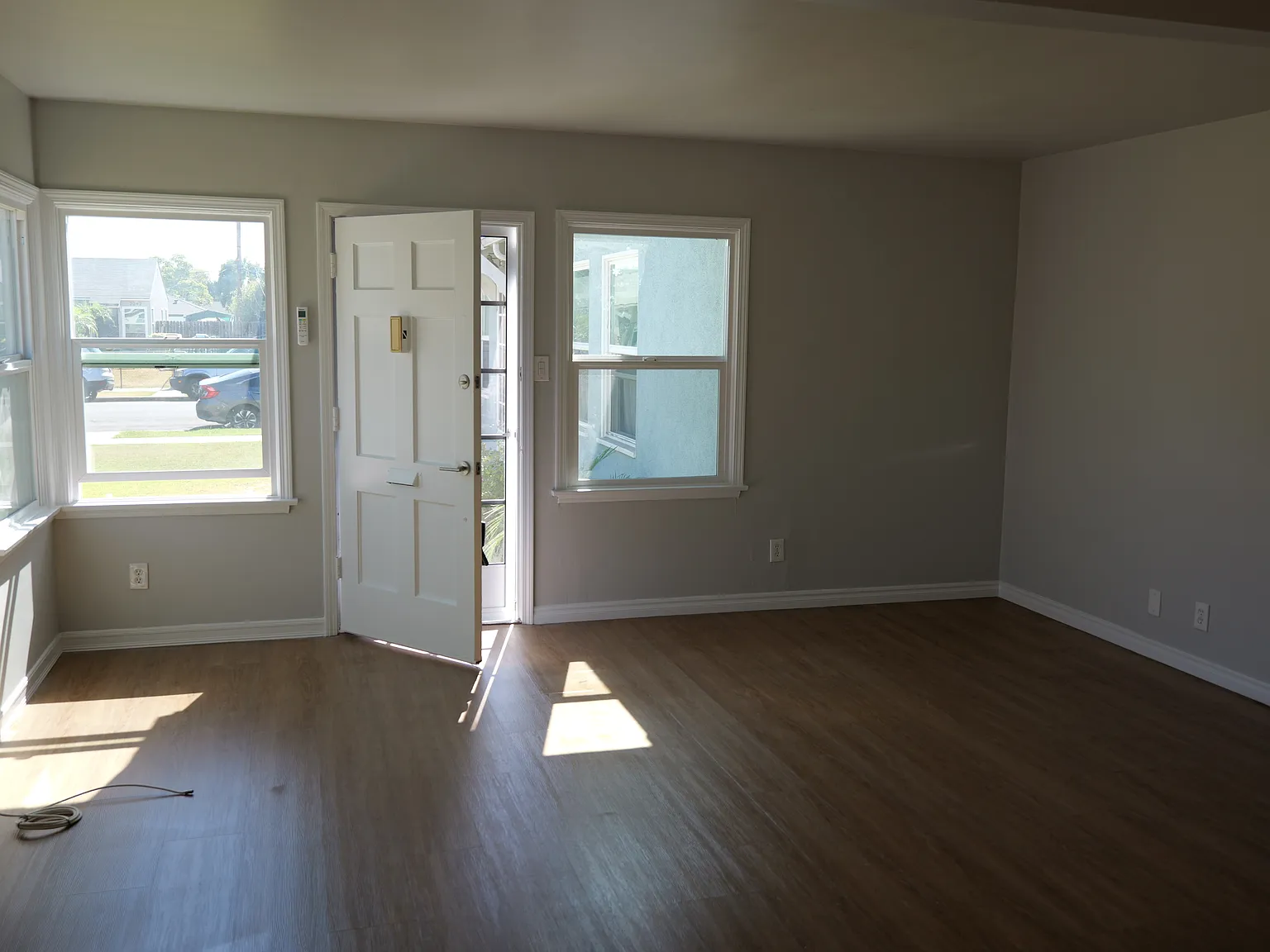 3 bed, 1200 sqft, $3,995 — Photo 3