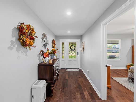 3rd image of 1218 W Richard Ave
