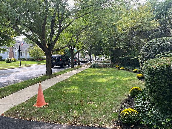 5th image of 1205 Collings Ave
