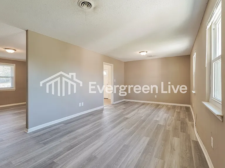 2211 Buckingham Dr — Photo 9