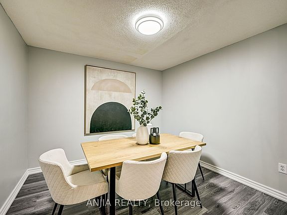 4th image of 61 Sorrell Cres