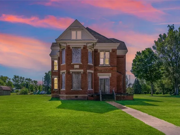 430 E Main St, Wellington, IL 60973