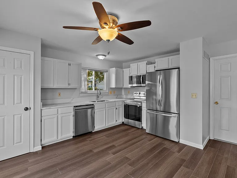 2 Coachman Ct — Photo 2