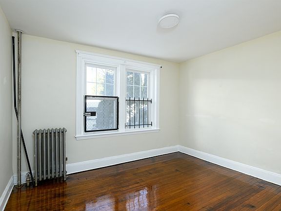 5th image of 15 Colliston Rd APT 6