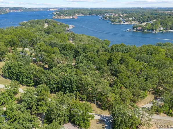 6 Chimney Poin, Sunrise Beach, MO 65079