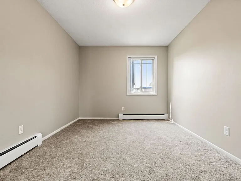 Granite City Apartments — Photo 16