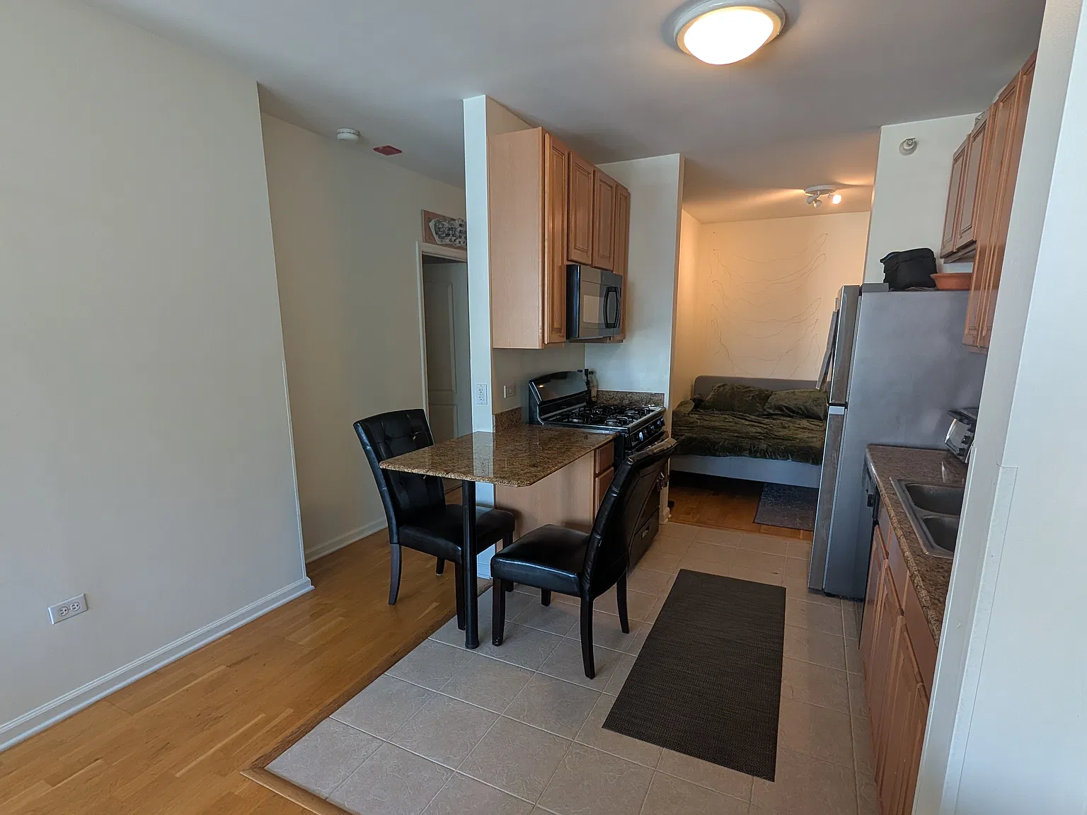 Studio, 625 sqft, $2,700 — Photo 3