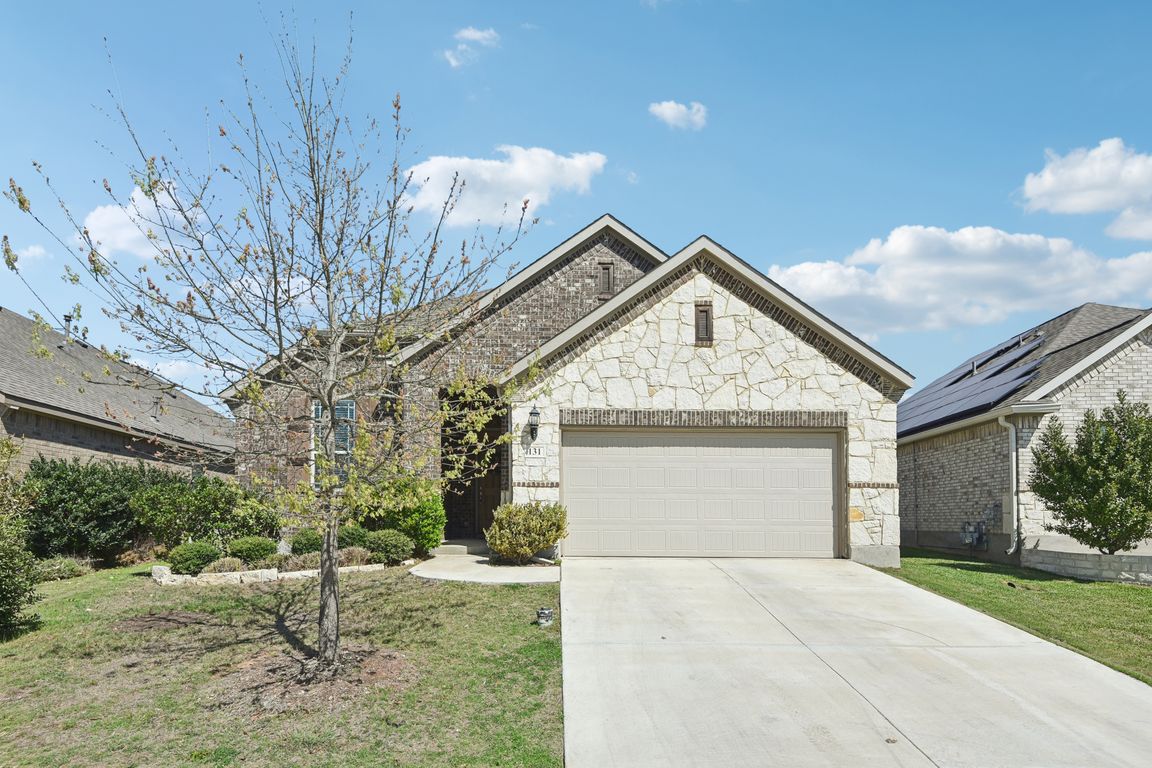 Dovetail St-S2003-001.jpg