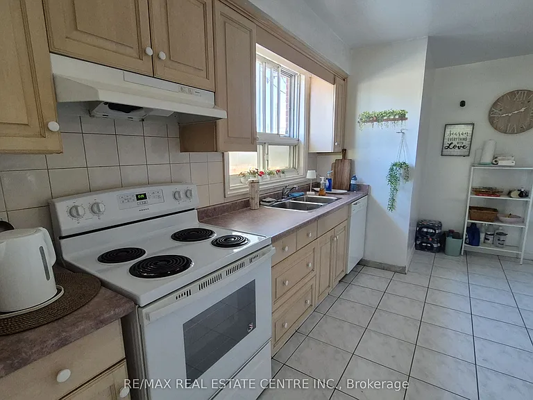 71 Gunton Dr #UPPER — Photo 7