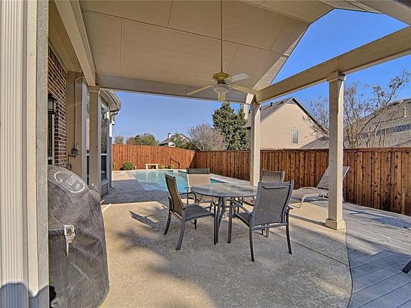 5th image of 916 Water Oak Dr
