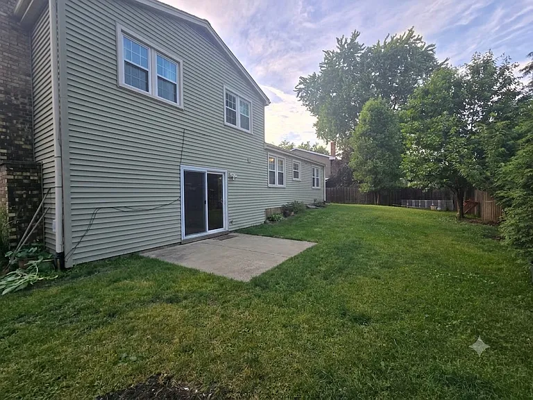 5S735 Park Meadow Dr — Photo 17