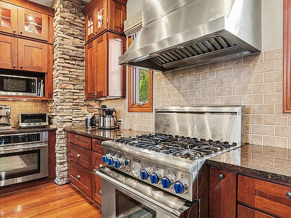 5th image of 1523 Villa Rd
