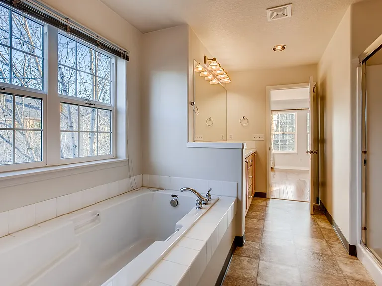 889 NE Caden Ave — Photo 18