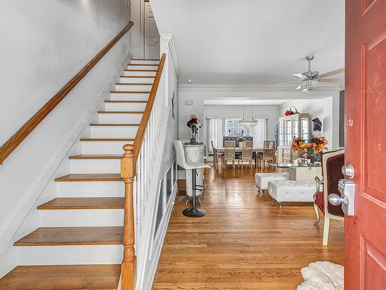 240 Highland Ave — Photo 3