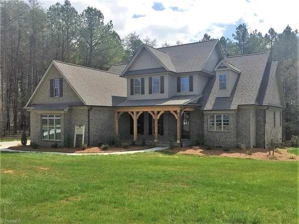 1880 Woodstock Rd, Clemmons, NC 27012