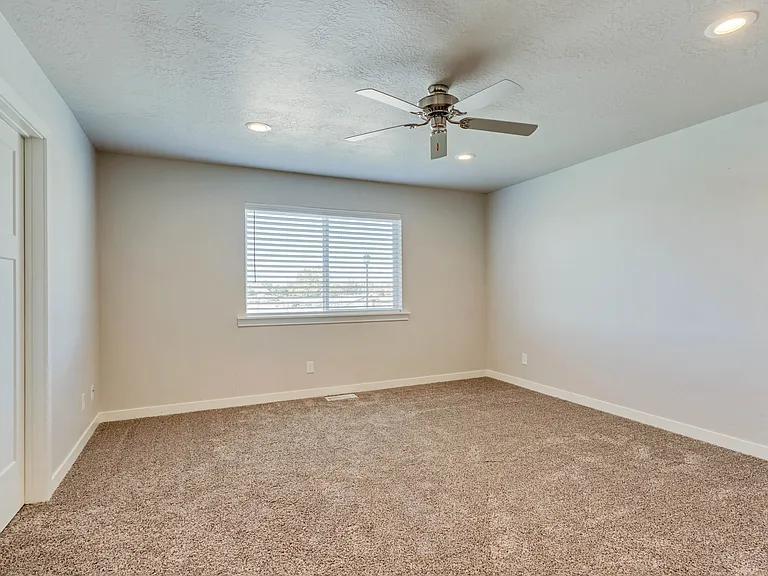 808 S 1710 E — Photo 7