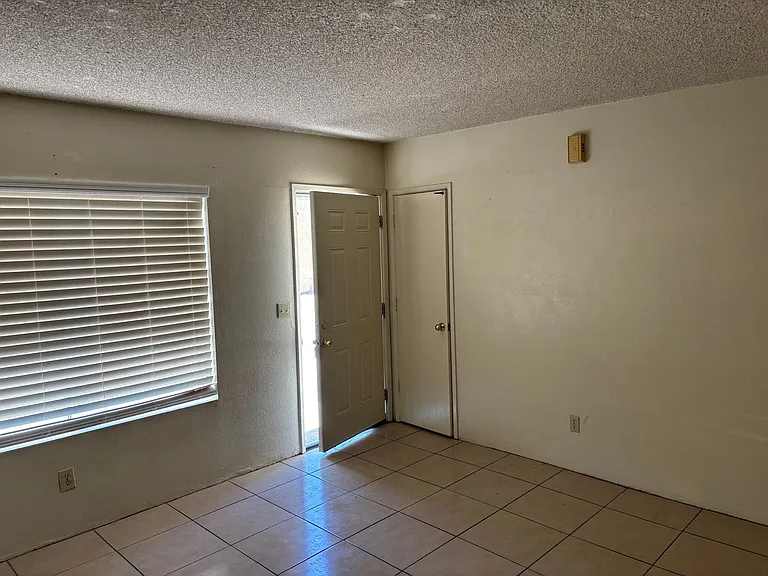 3529 E Monte Vista Dr #G-J — Photo 2