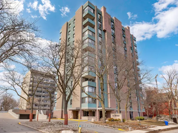 40 Arthur St #203, Ottawa, ON K1R 7T5