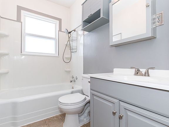 5th image of 305 N 4th St #3