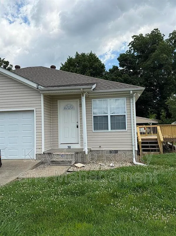 2 bed, 1.0 bath, 982 sqft, $1,000 — Photo 1