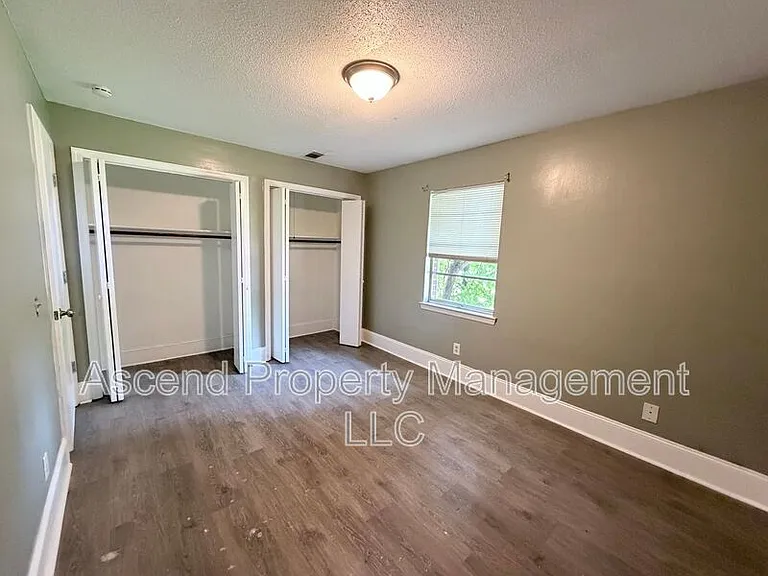 2410 Lyndon Ave #11 — Photo 6