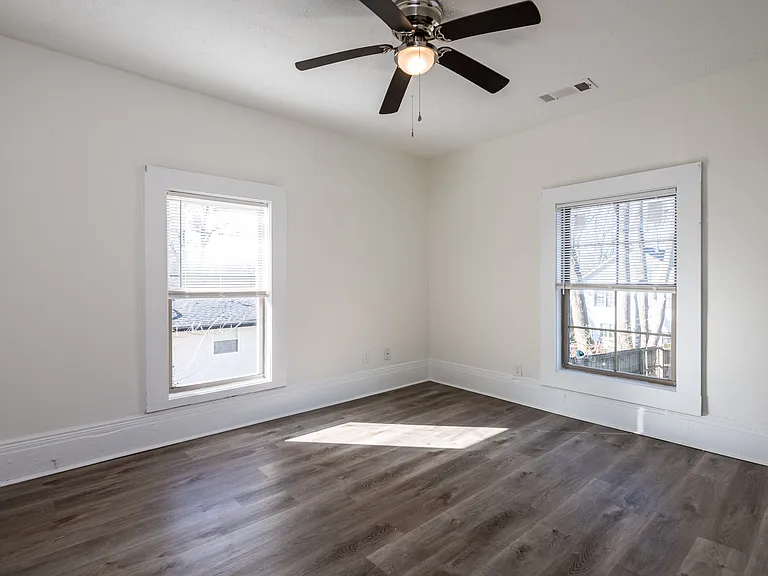 404 Paines Ave NW — Photo 8