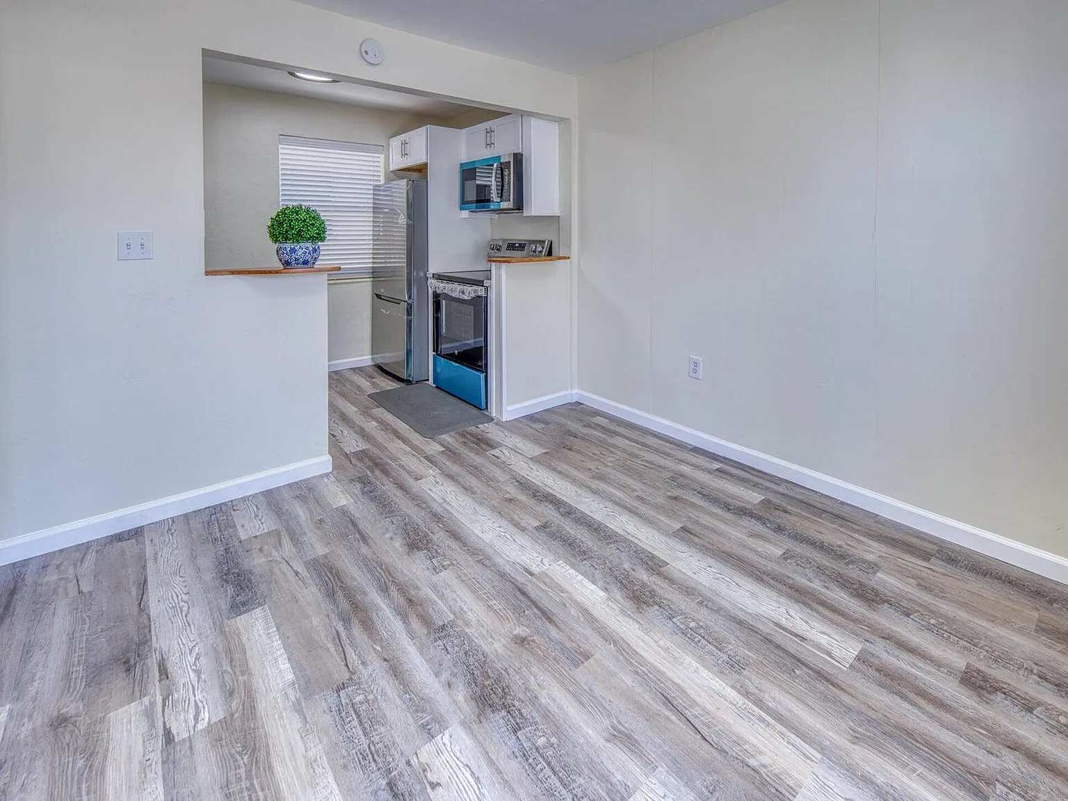 1 bed, 1.0 bath, 400 sqft, $1,495 — Photo 3