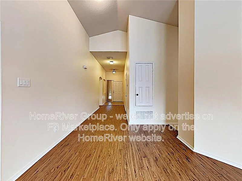 3 bed, 2.0 bath, 1706 sqft, $2,050 — Photo 2