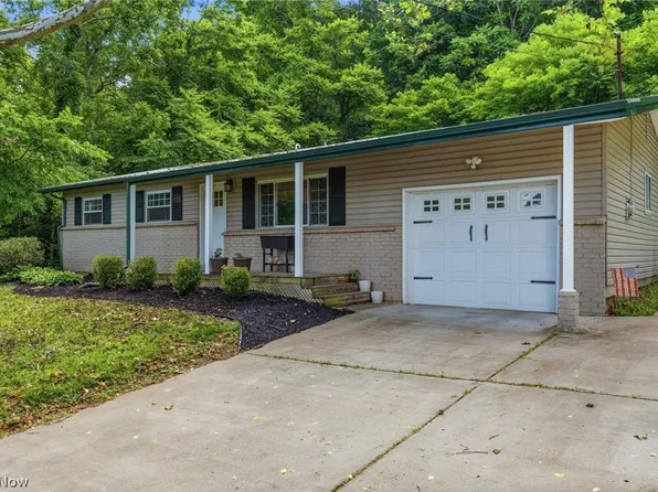 544 Homestead Dr, Williamstown, WV 26187